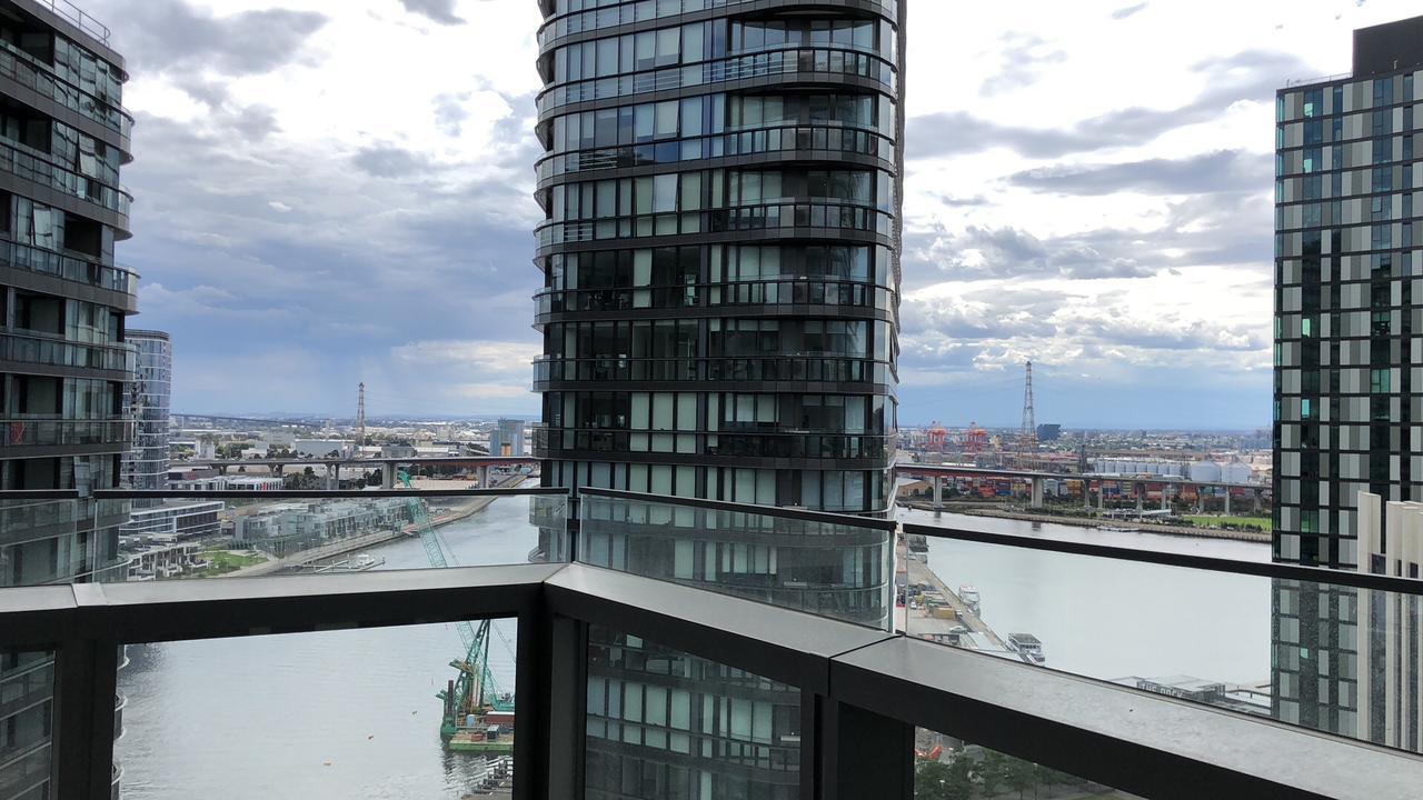 Winston Apartments Docklands Melbourne Exterior photo