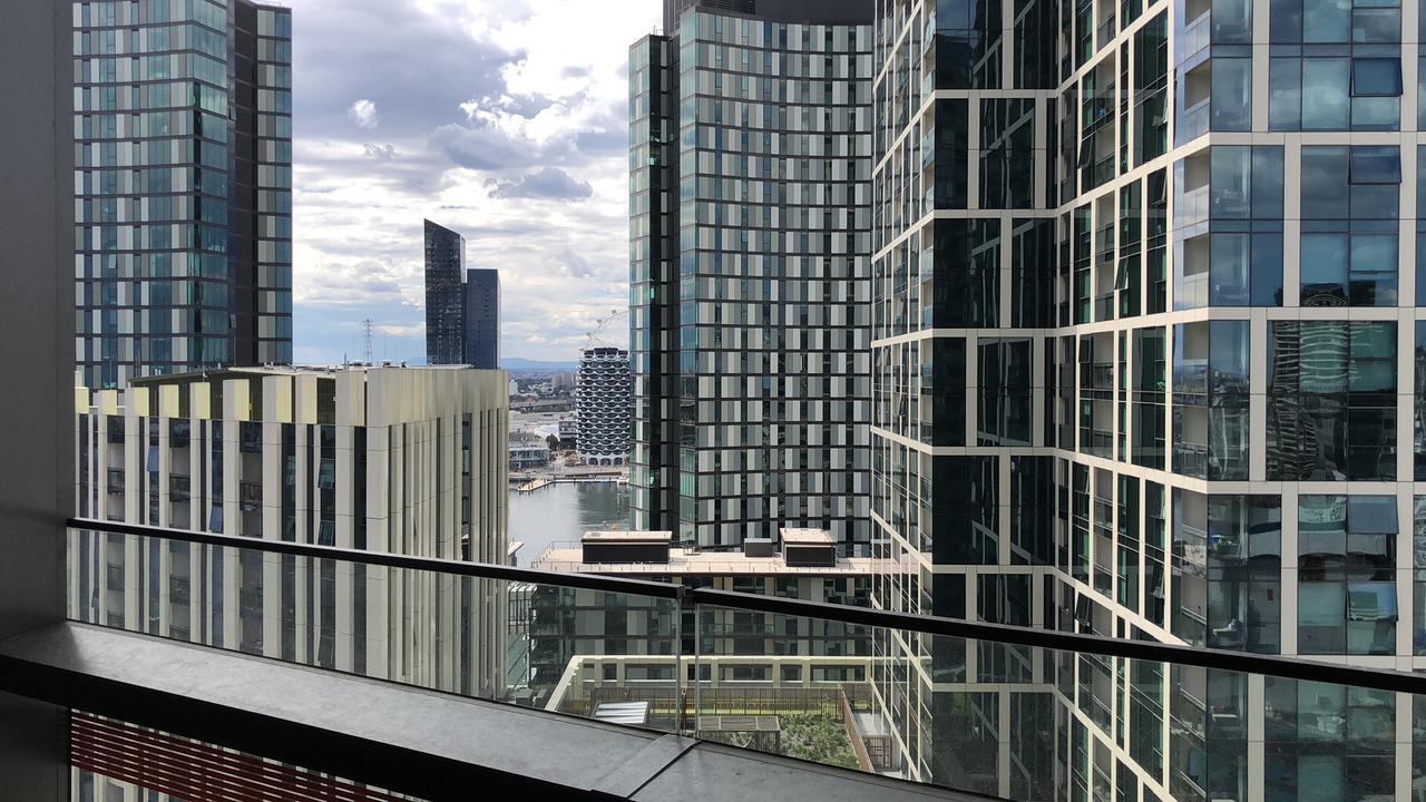 Winston Apartments Docklands Melbourne Exterior photo